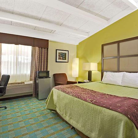 Days Inn By Wyndham Southington Eksteriør billede