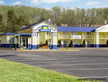 Days Inn By Wyndham Southington Eksteriør billede
