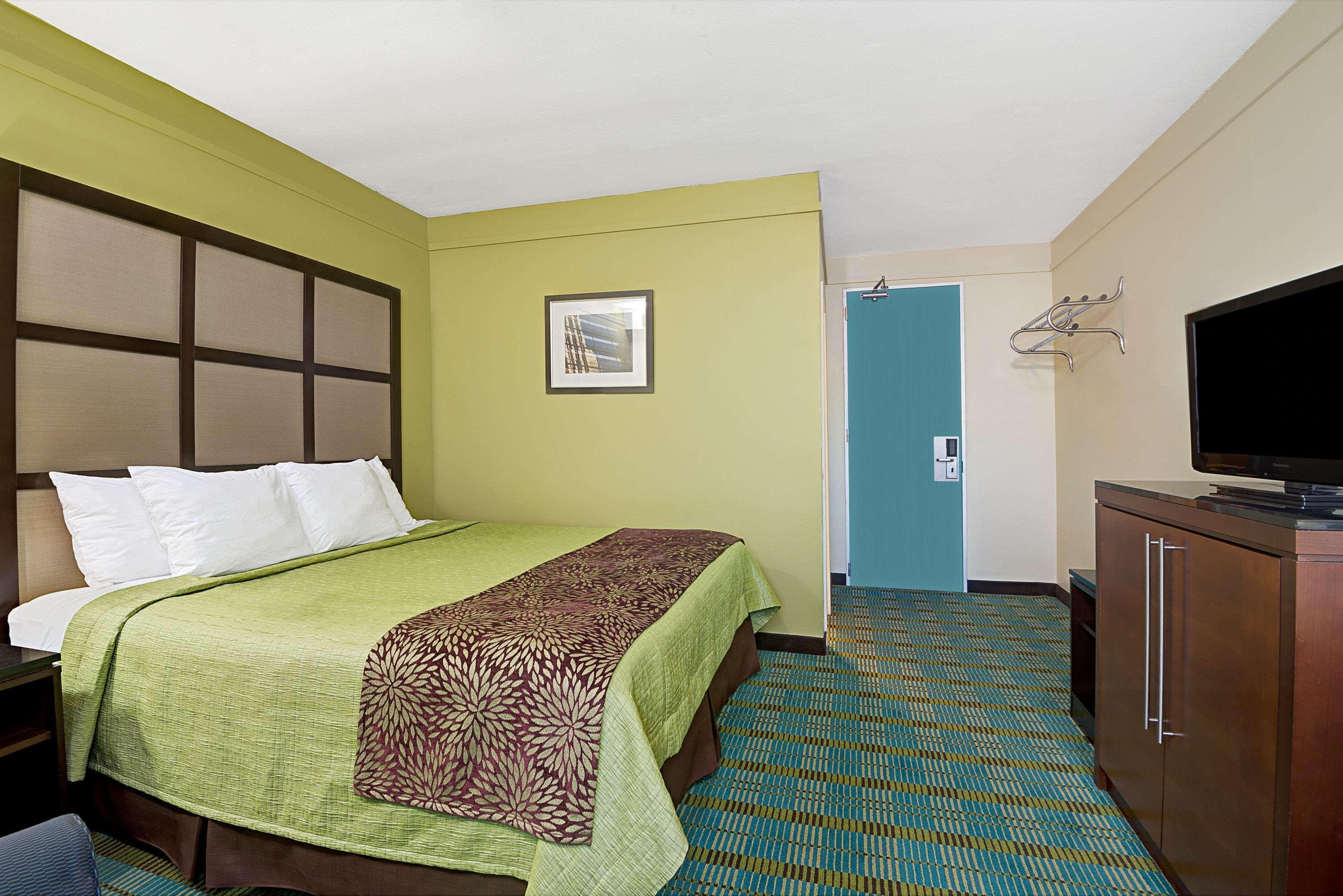 Days Inn By Wyndham Southington Eksteriør billede