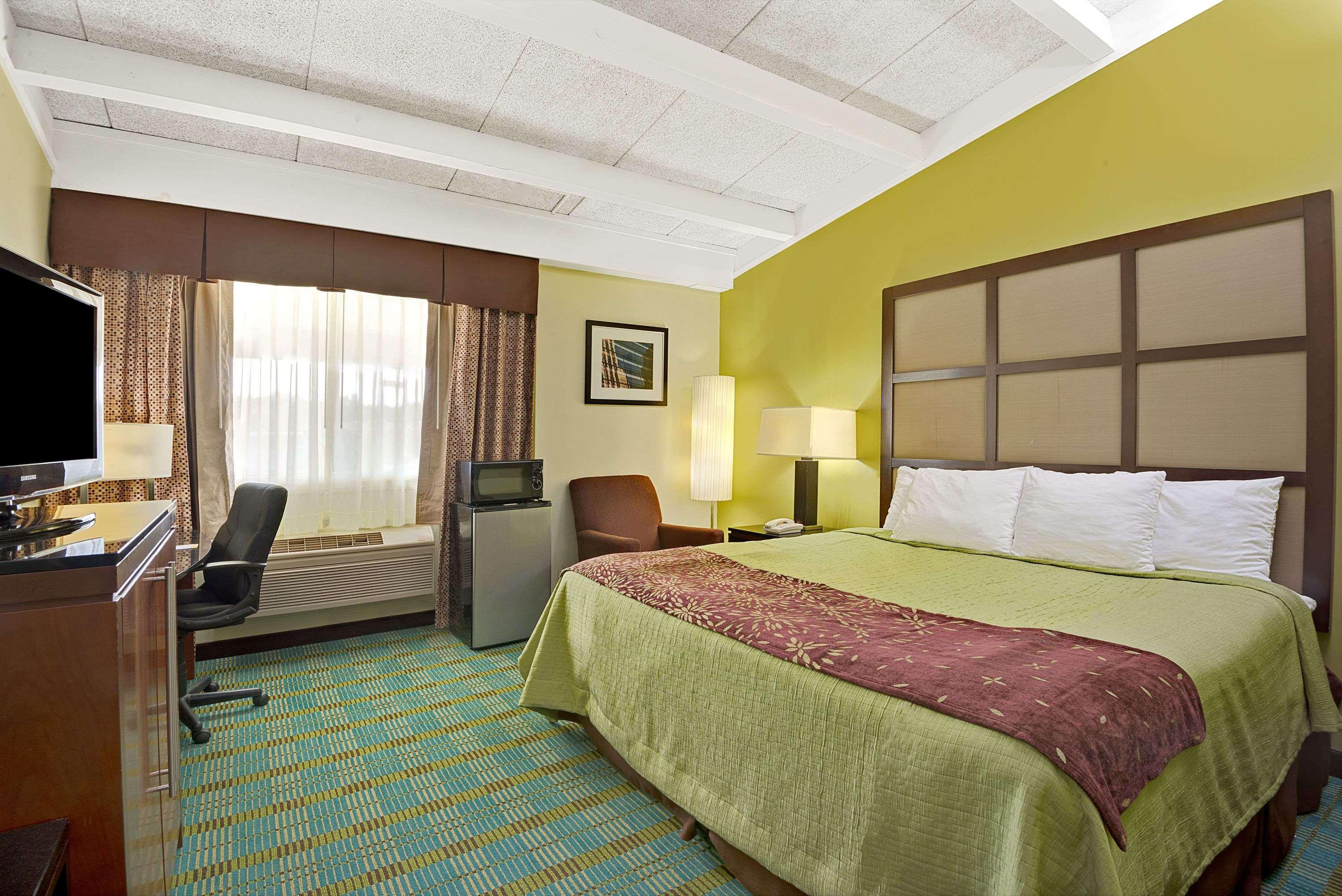 Days Inn By Wyndham Southington Eksteriør billede