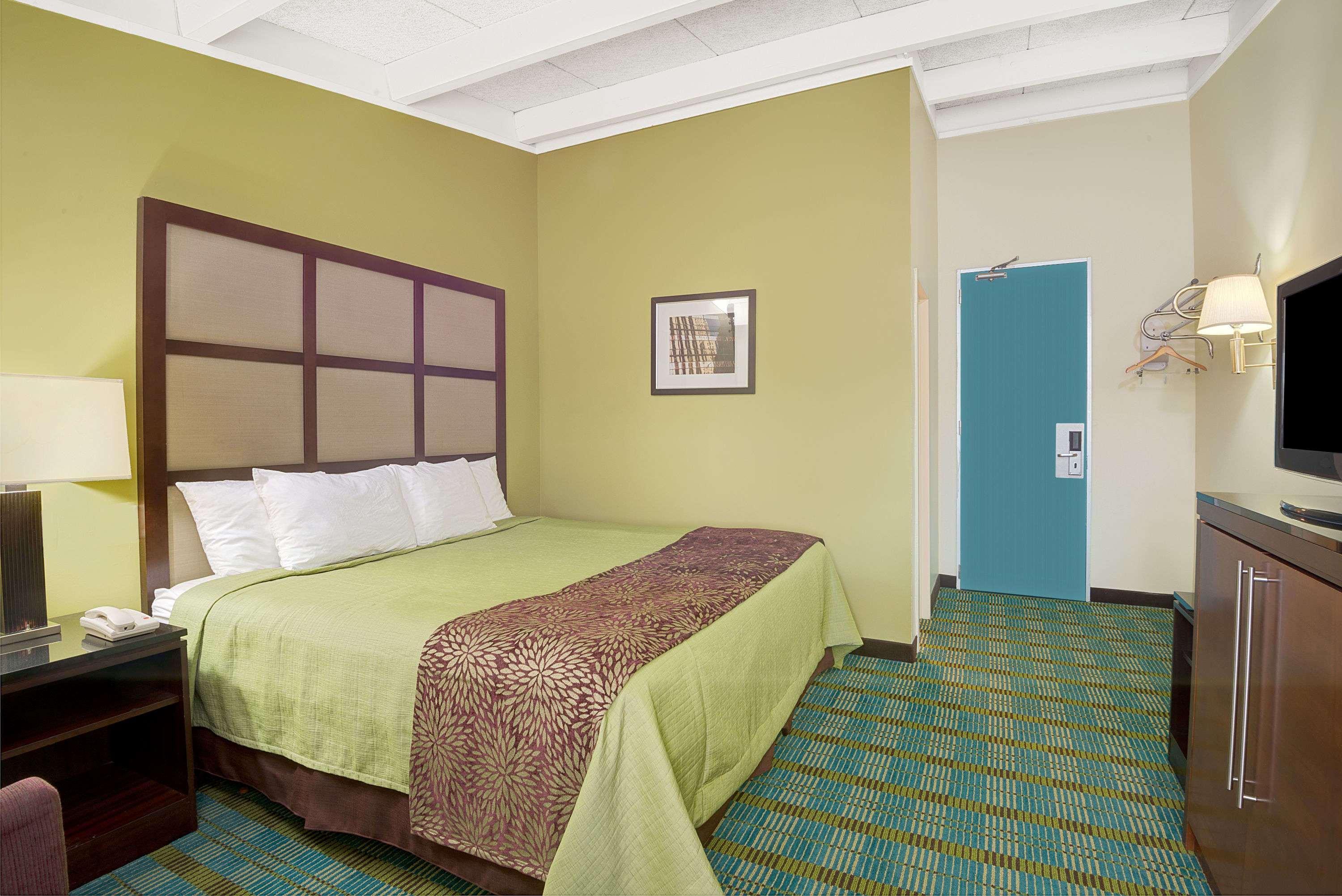 Days Inn By Wyndham Southington Eksteriør billede