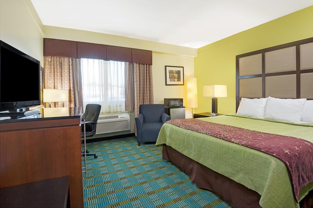 Days Inn By Wyndham Southington Eksteriør billede